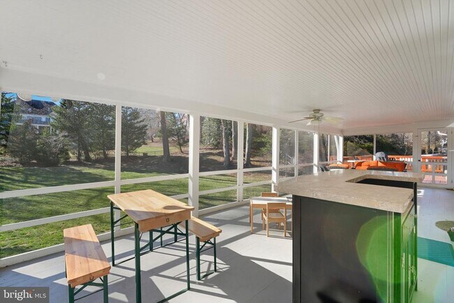 Building Photo - 7001 Arbor Ln