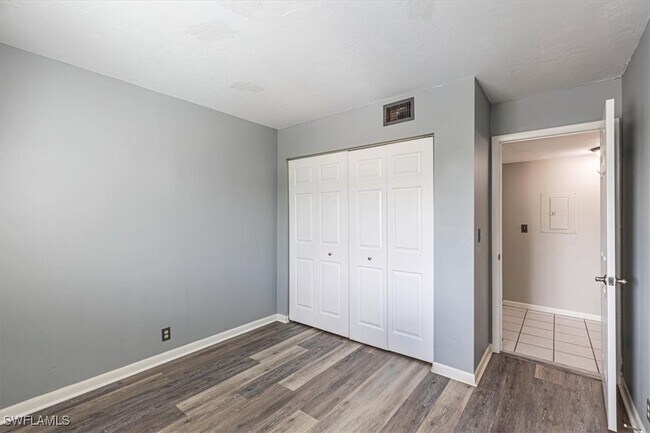 Building Photo - 2885 Palm Beach Blvd