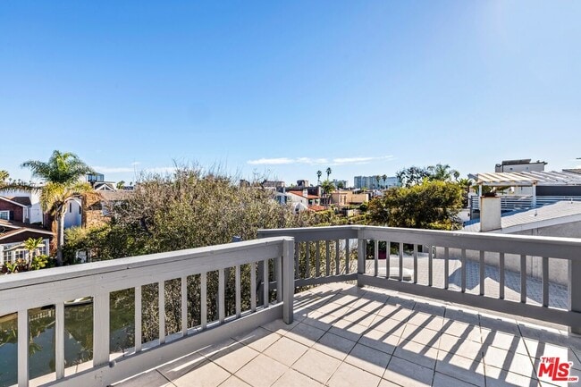 Building Photo - 2316 Strongs Dr