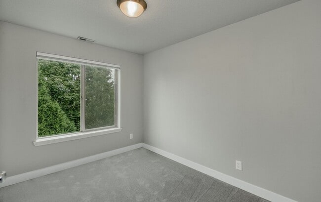 Building Photo - Beautiful Upscale End Unit Townhome with Lots of Updates! Walking Distance to Shopping & More!