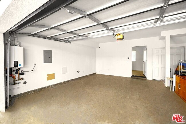 Building Photo - 497 N St Andrews Pl
