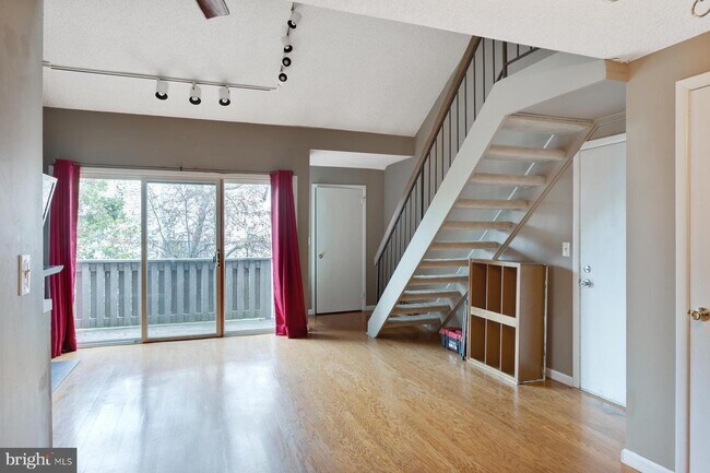 Primary Photo - 2206 Aspen Dr