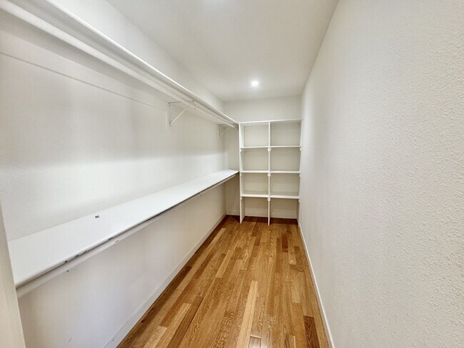 Building Photo - Bright 4 Bedroom San Jose Home With Tall Ceilings