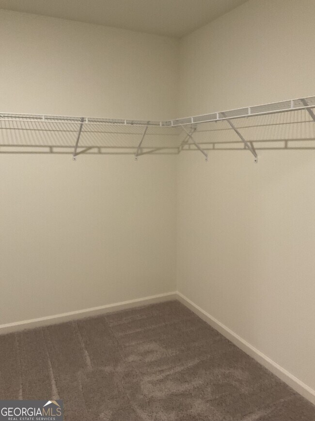 Building Photo - 305 Pond Ct