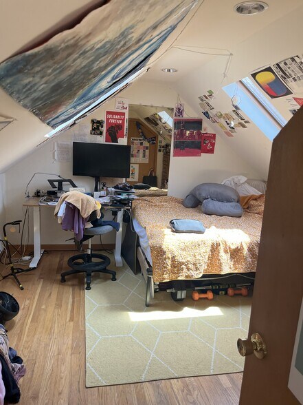 Bedroom - 4322 N Lincoln Ave
