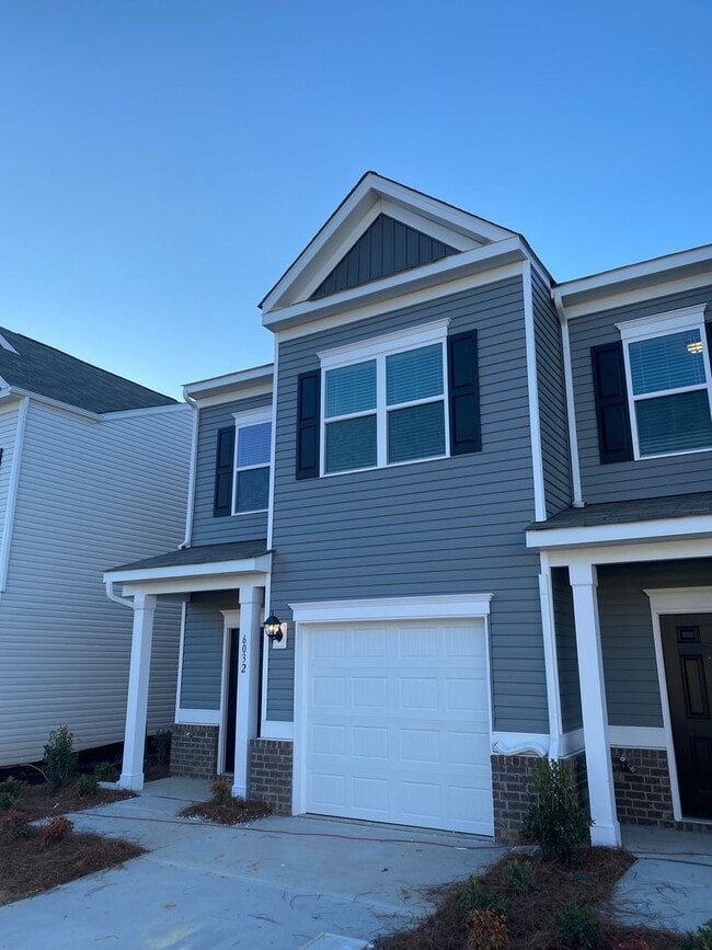 Building Photo - Beautiful Brand New 3 Bedroom 2.5 Bath Townhome in Hickory Glen!