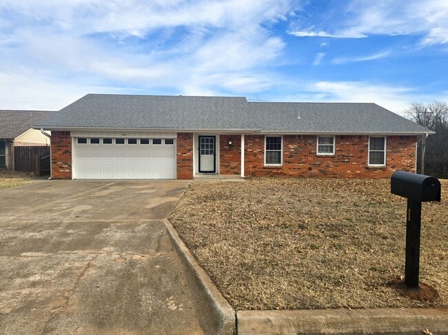 Building Photo - 3 Bedroom 2 Bath home in Shawnee!