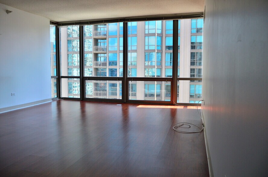 Building Photo - 2 E Erie St