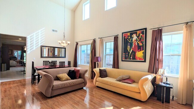 Building Photo - Beautiful Executive Rental in West Sacramento!