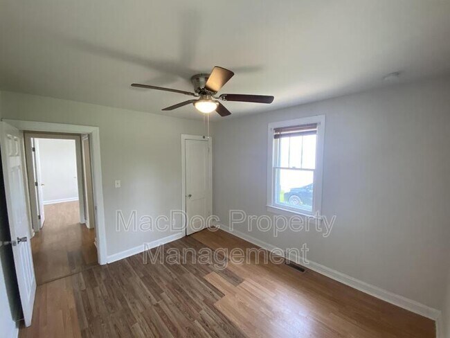 Building Photo - 119 Gibson St