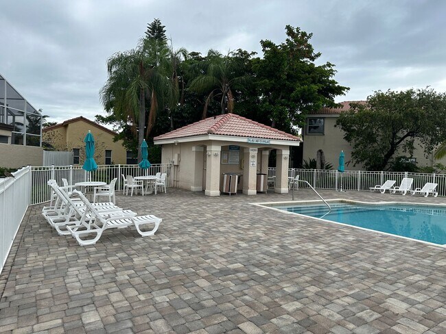 Building Photo - Single Family house in Silver Lakes - Pemb...