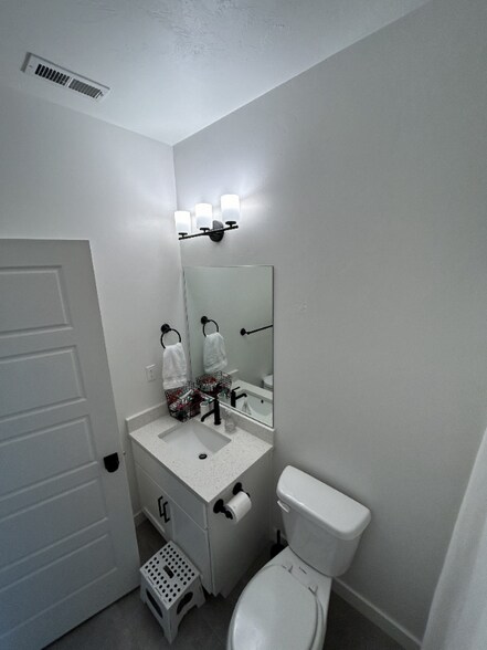 Building Photo - 778 W Bronze Leaf Rd