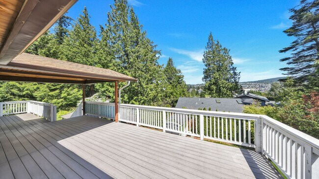 Building Photo - 6127 Parkside Dr