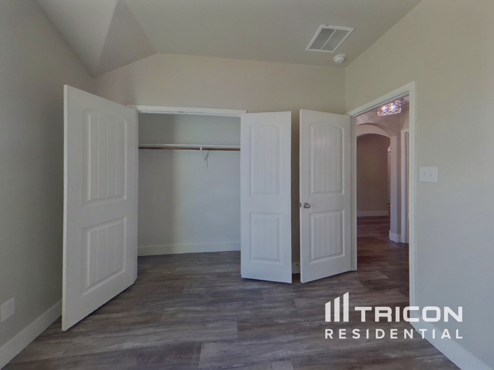 Building Photo - 1025 N Churchill Dr