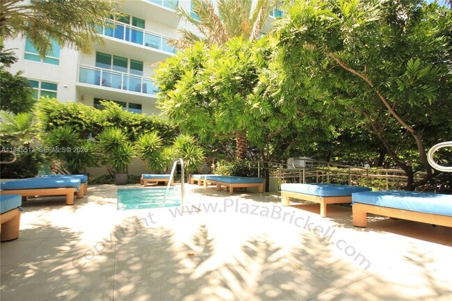 Building Photo - 950 Brickell Bay Dr