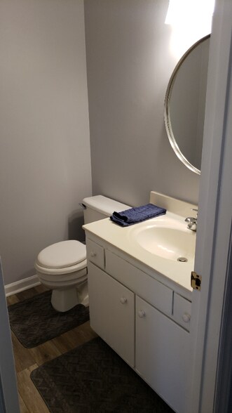 Building Photo - 556 Brookside Ct