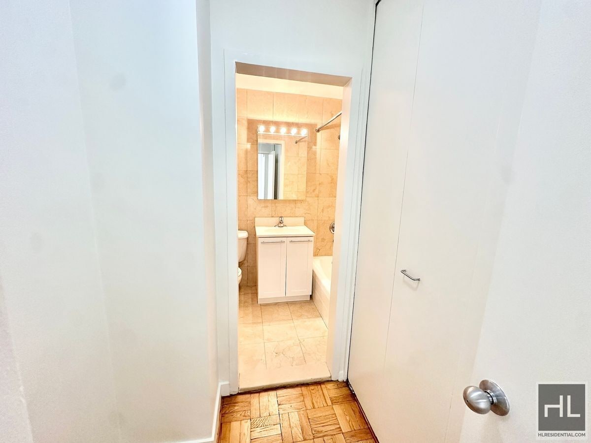 Building Photo - Fourth Avenue