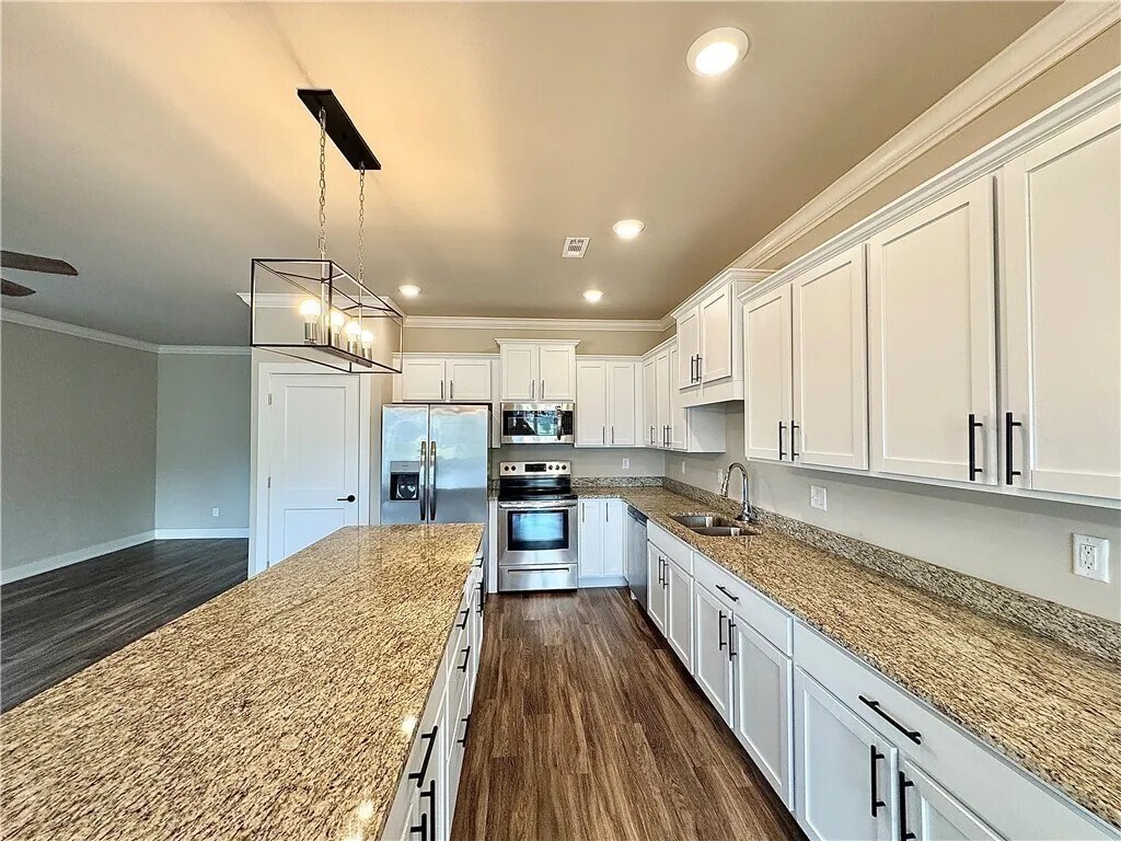 Building Photo - 837 NE Heights Ln