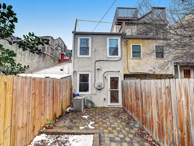 Building Photo - 519 S Chester St