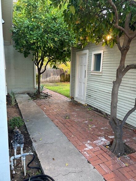 Building Photo - 325 E Colorado Blvd