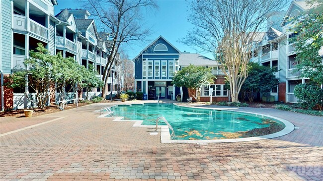 Building Photo - 521 N Graham St