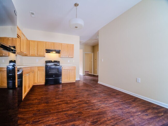 Building Photo - 7020 Somerset Springs
