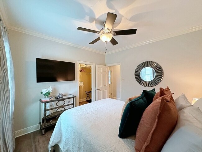 Building Photo - Beautiful Furnished home off Perkins Rd.