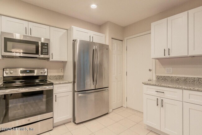 Building Photo - 1518 Spindrift Cir W