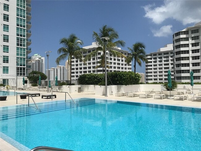 Building Photo - 950 Brickell Bay Dr