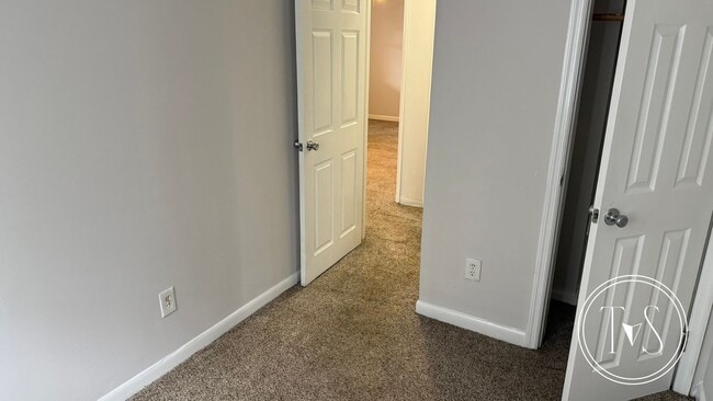 Building Photo - RATE DROP ALERT (was $1880/month)!