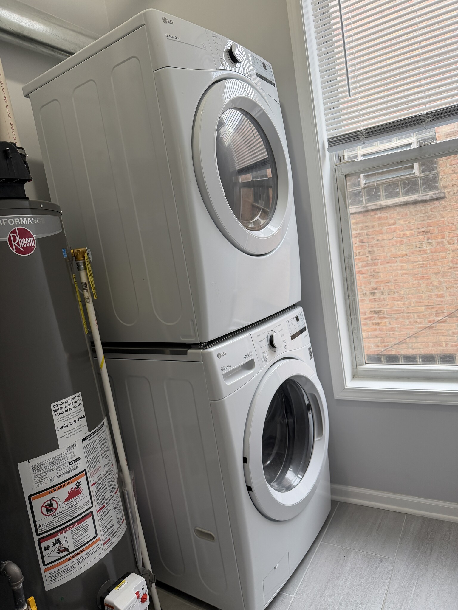 Building Photo - 240 W 24th St