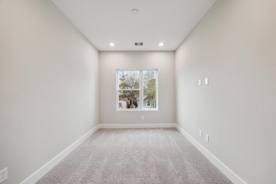 Building Photo - 863 Prosper St