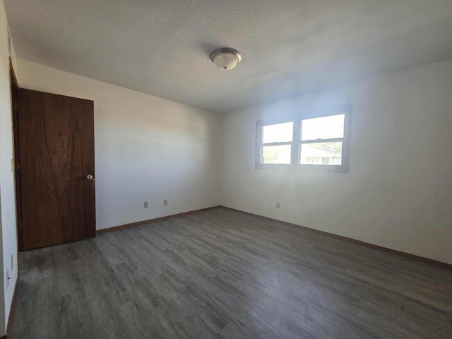 Building Photo - Updated duplex for rent!