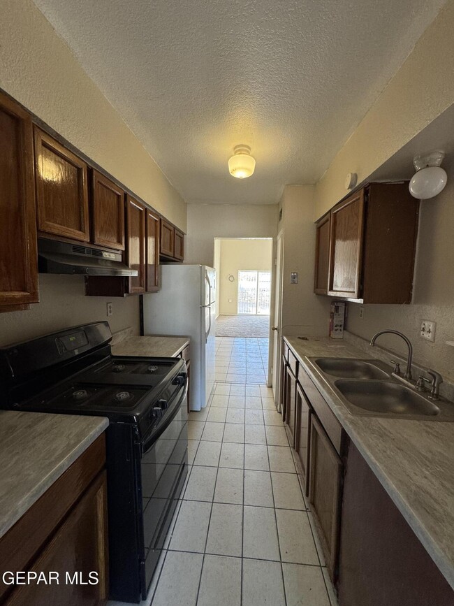 Building Photo - 943 Montera Rd