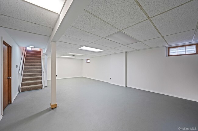 Building Photo - 386A Glen Cove Ave