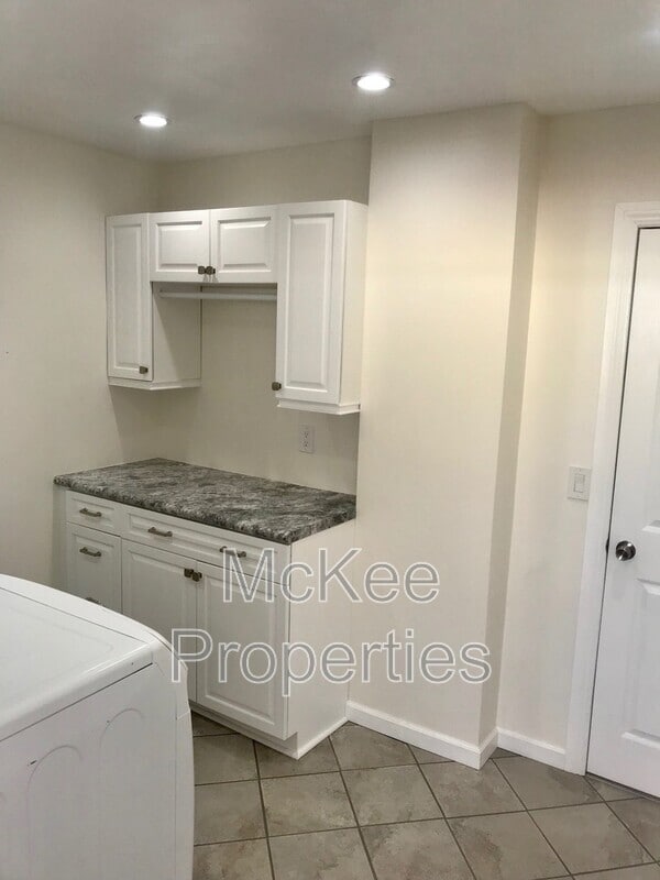 Building Photo - 364 Morehouse Pl