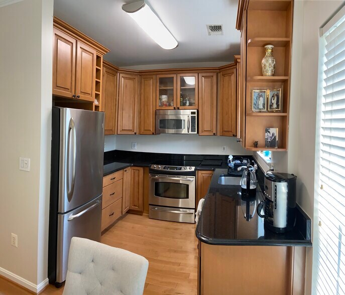 Kitchen - 4550 Strutfield Ln