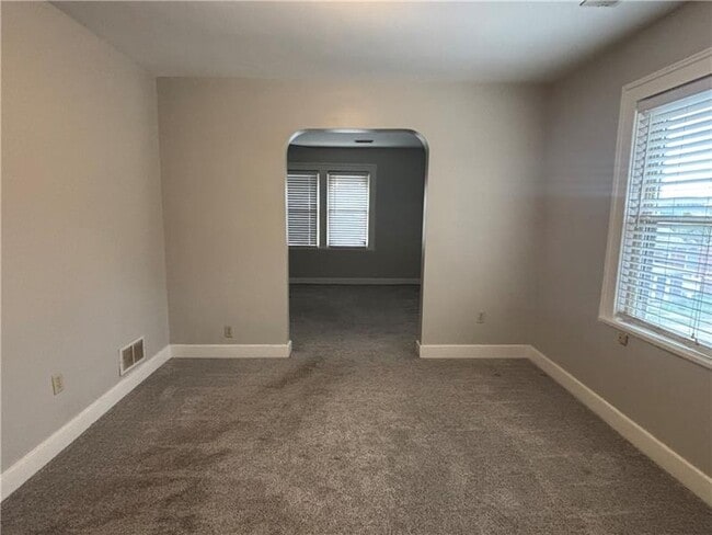 Building Photo - 2662 Beaver Rd