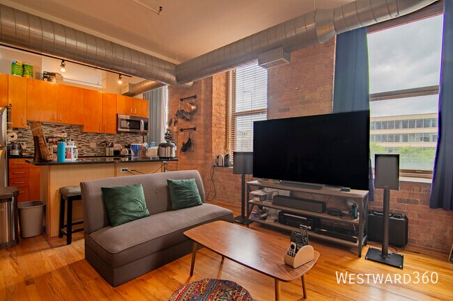 Building Photo - 420 S Clinton St
