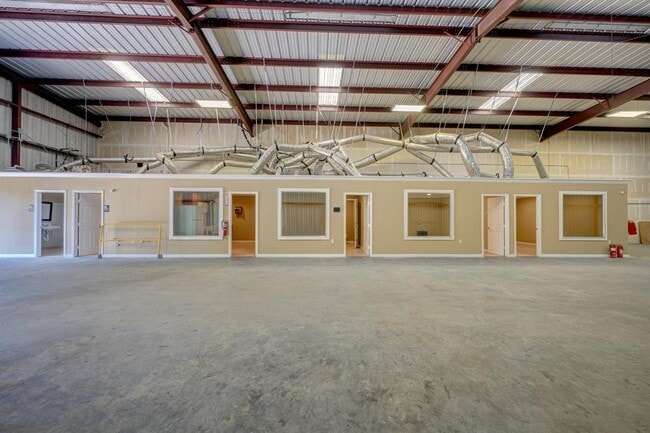 Building Photo - 914 Oak Glen Dr