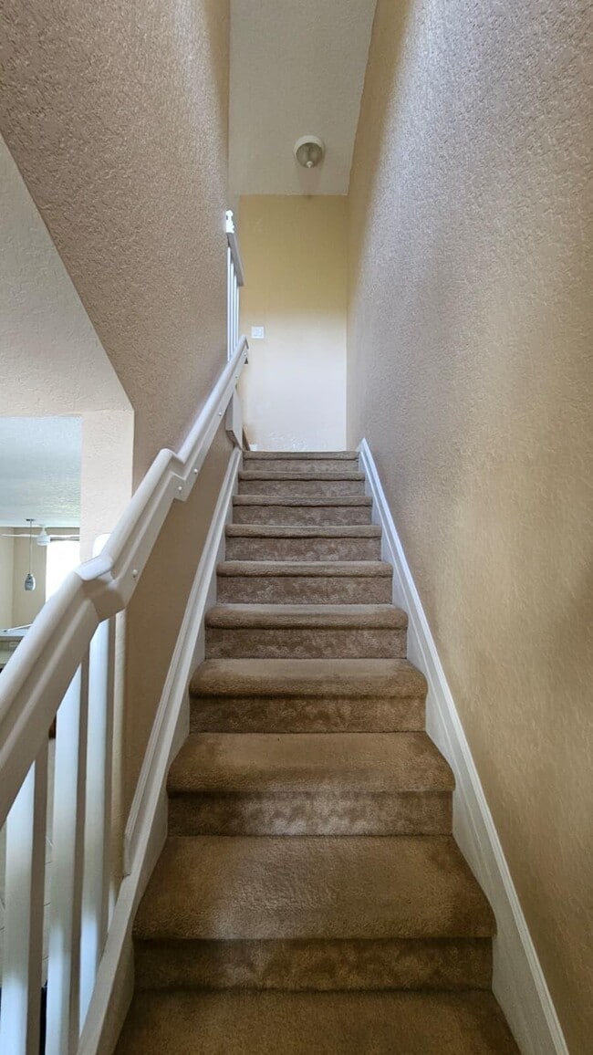 Building Photo - 3027 N Evergreen Cir