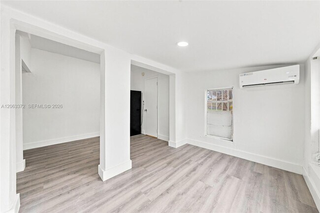 Building Photo - 128 NW 9th Ave