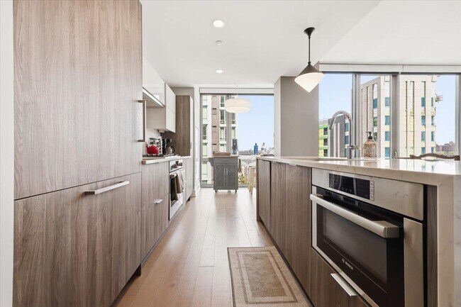 Building Photo - 9 Ave at Port Imperial