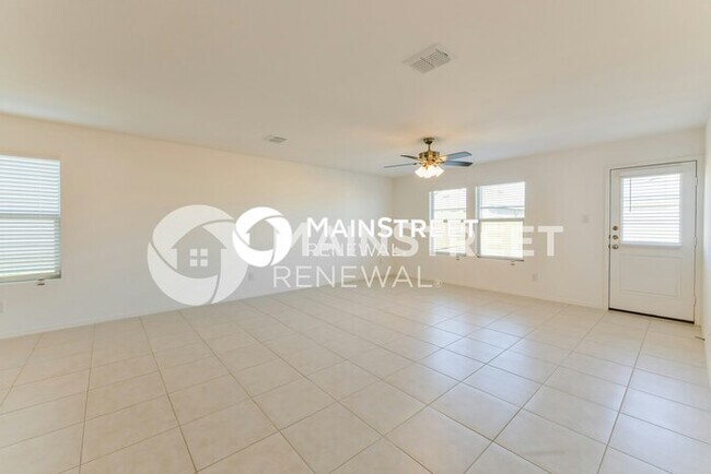 Building Photo - 3 Bedroom Pet-Friendly Home in Fort Worth, TX with Main Street Renewal