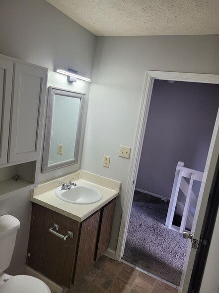 Building Photo - 872 Upholland Ln