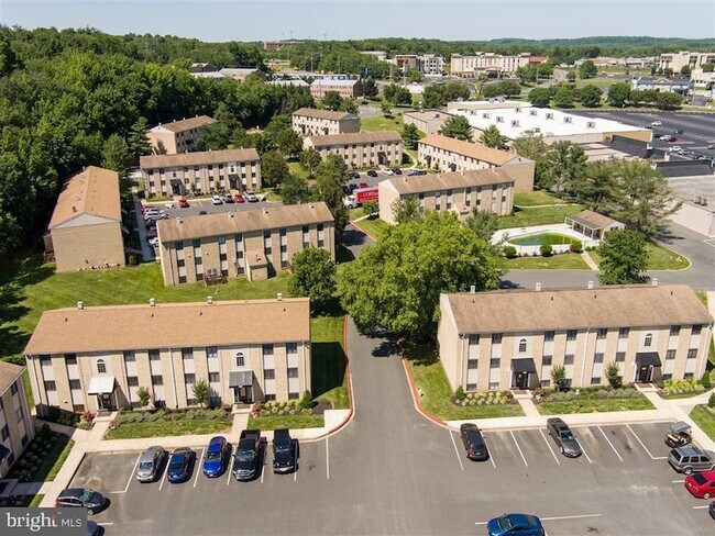 Building Photo - 1009 Warwick Dr