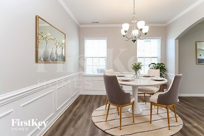 Building Photo - 112 Eden Ave