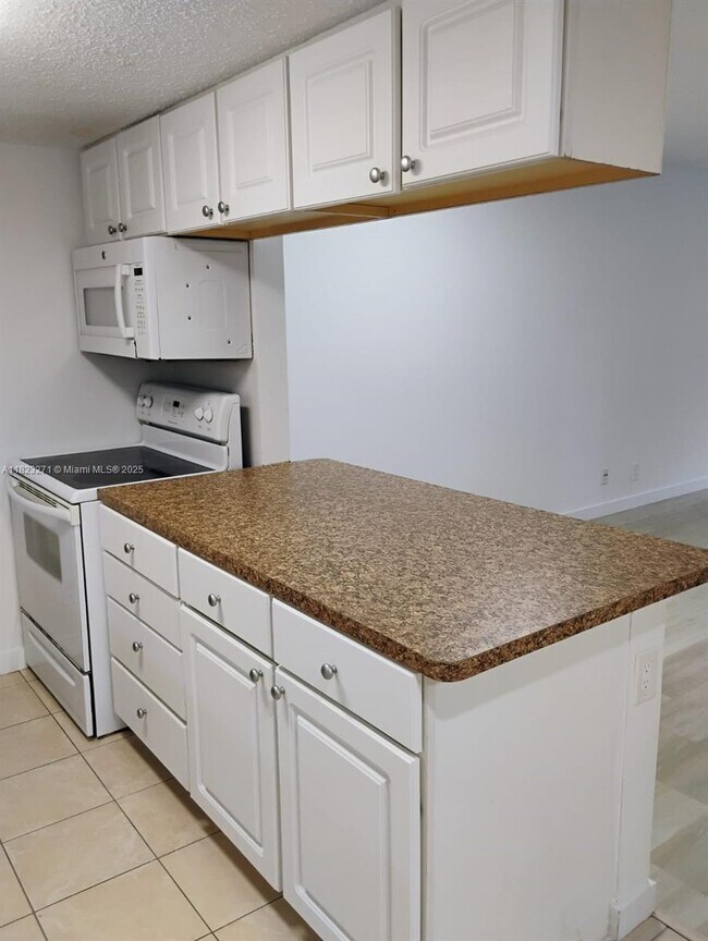 Building Photo - 6332 La Costa Dr
