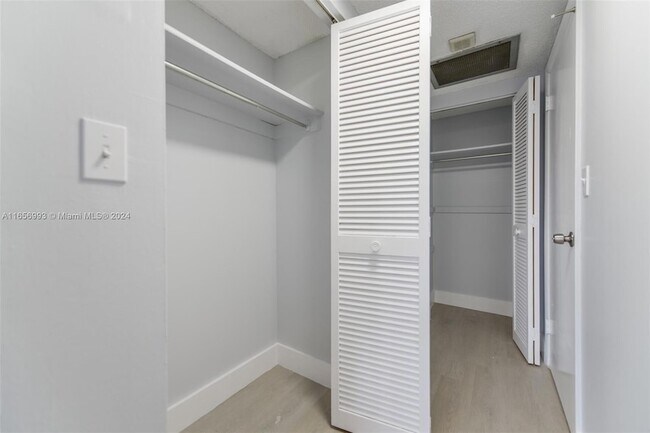 Building Photo - 1985 S Ocean Dr