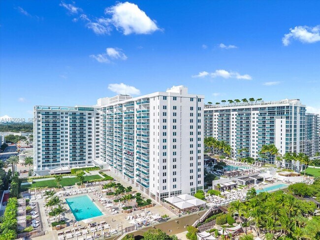 Building Photo - 2301 Collins Ave